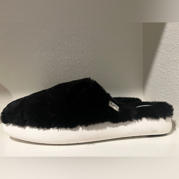 Alpargata Mallow Mule Fluff Black
Faux Fur Slipper TOMS - Picture 1 of 5